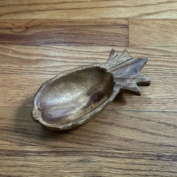 💰FINAL PRICE DROP💰 Hawaiian Pineapple Small Wooden Bowl - Picture 2 of 5
